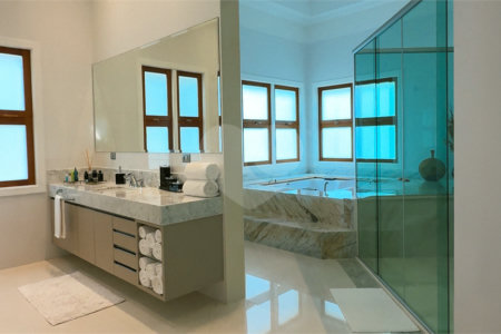 Casa à venda com 4 suítes no condomínio Halvétia Country Residencial, Indaiatuba - SP
