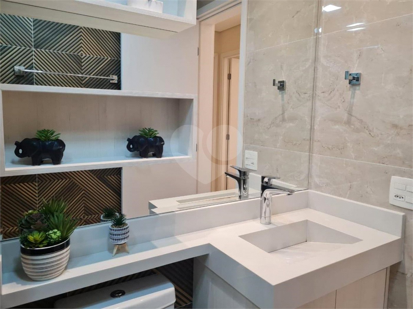 Apartamento à venda com 3 quartos, sendo 1 suíte,  em Vila Anastácio, São Paulo, SP