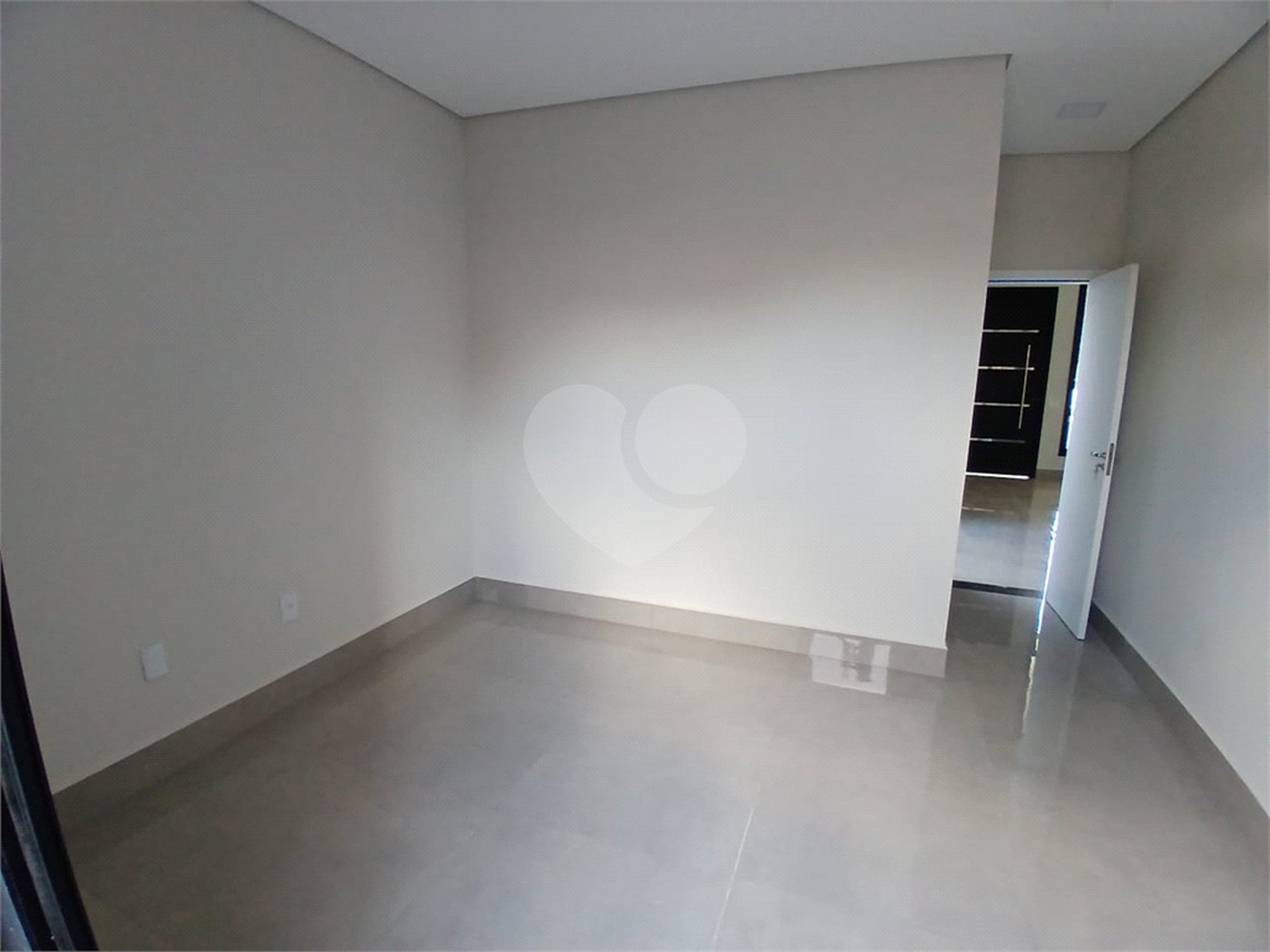 Casa à venda com 3 quartos, sendo 1 suíte, no condomínio Jardim, Sorocaba - SP