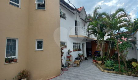 Sobrado à venda com 3 quartos, sendo 1 suíte,  em Vila Mogilar, Mogi das Cruzes, SP