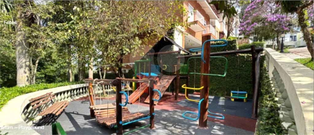 Casa à venda com 4 quartos, sendo 3 suítes,  no condomínio Vila das Flores, São Paulo - SP