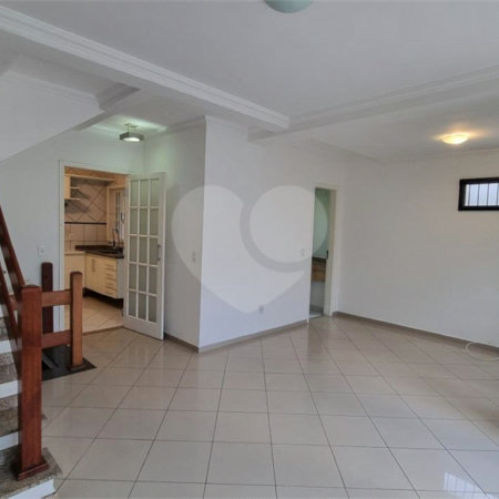 Casa à venda com 3 quartos, sendo 1 suíte,  no condomínio Residencial Villagio, São Paulo - SP