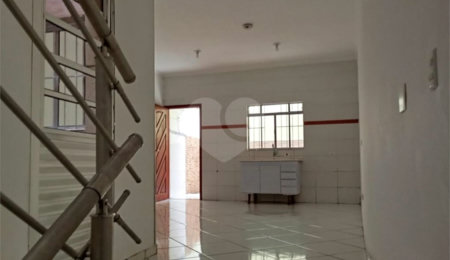 Sobrado à venda com 3 quartos, sendo 1 suíte,  em Jardim Las Vegas, Santo André, SP