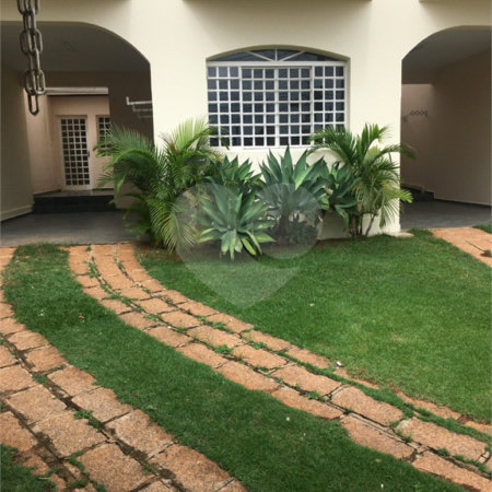 Sobrado à venda com 4 quartos, sendo 1 suíte, em Vila Rubens, Indaiatuba, SP