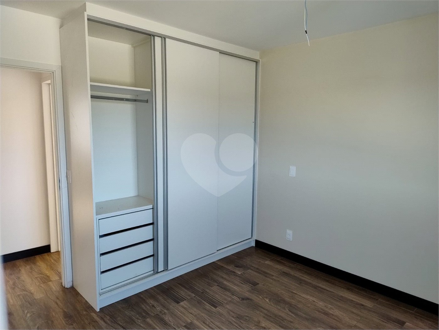 Casa para alugar com 3 quartos, sendo 1 suíte, no condomínio Vila Quinta dos Manacás, Vinhedo - SP