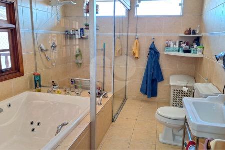 Sobrado à venda com 3 quartos, sendo 1 suíte, em Jardim Saira, Sorocaba, SP