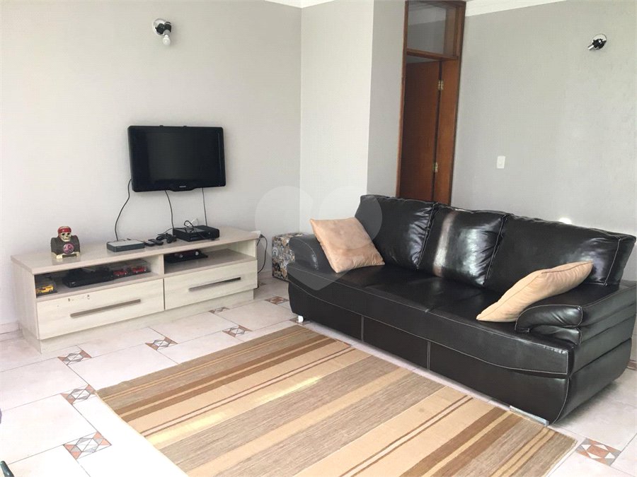 Sobrado à venda ou para alugar com 3 quartos, sendo 1 suíte, em Dos Casa, São Bernardo do Campo, SP