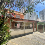 Sobrado à venda com 4 quartos, sendo 1 suíte, em Vila Gilda, Santo André, SP