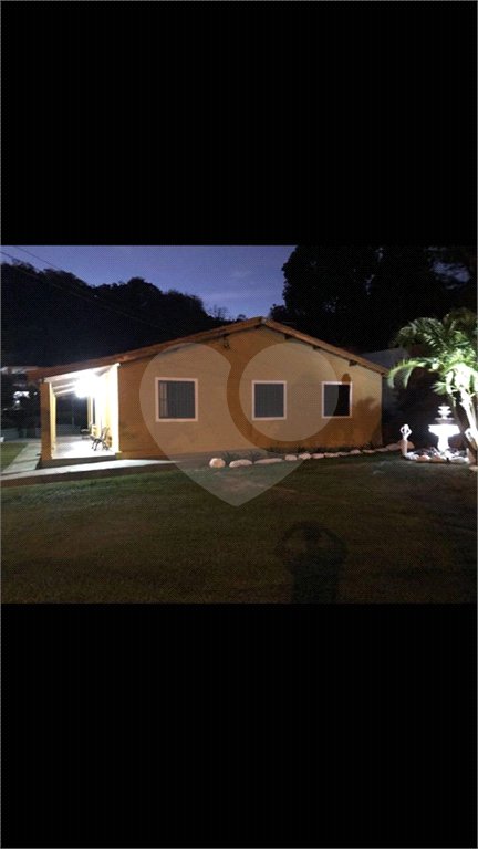 Chácara à venda com 4 quartos, sendo 1 suíte,  em Parque dos Jacarandás, Arujá, SP