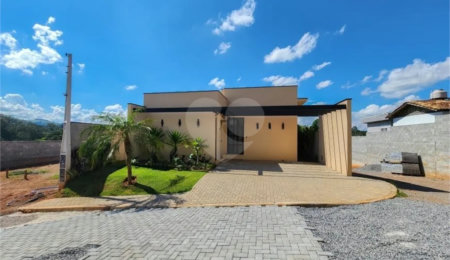 Casa à venda com 3 quartos, sendo 1 suíte, no condomínio Residencial Consoli, Atibaia - SP