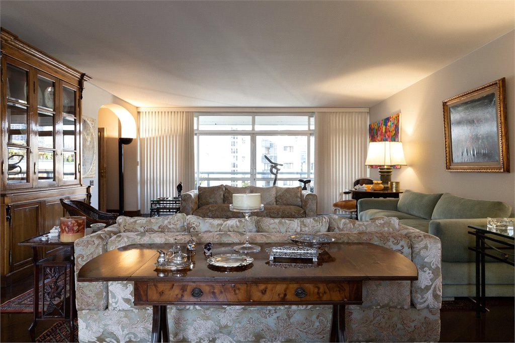 Apartamento à venda com 4 quartos, sendo 2 suítes, em Jardim Paulista, São Paulo, SP