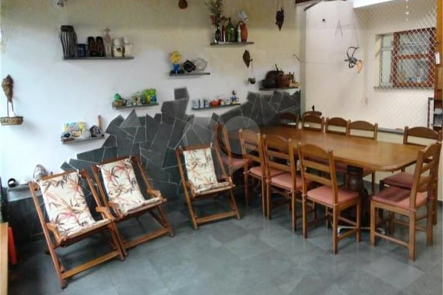 Sobrado à venda com 6 quartos, sendo 2 suítes, em Horto Florestal, São Paulo, SP