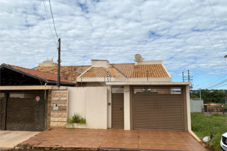 Casa à venda com 3 quartos, sendo 1 suíte,  em Jardim Jamaica, Ponta Porã, MS