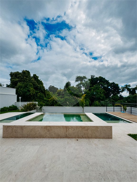 Casa à venda com 4 suítes no condomínio Villa dos Pinheiros, Indaiatuba - SP