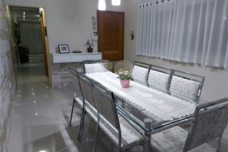 Sobrado à venda com 3 quartos, sendo 1 suíte, em Vila Laís, São Paulo, SP