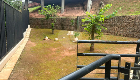 Casa à venda com 3 quartos, sendo 1 suíte,  no condomínio New Village, Cotia - SP