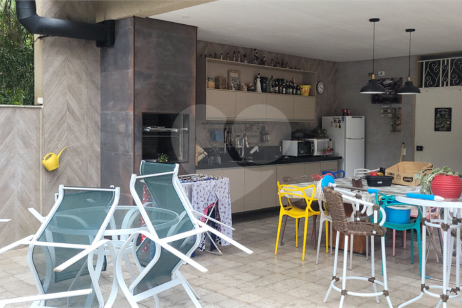Casa à venda ou para alugar com 3 suítes no condomínio Sausalito, Mairiporã - SP