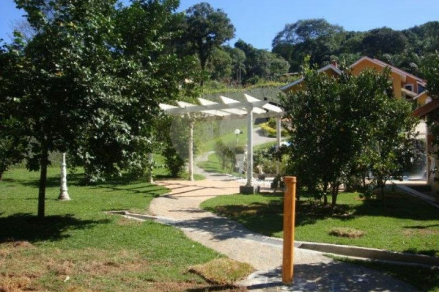 Sobrado à venda com 5 suítes em Juqueri Mirim, Mairiporã, SP