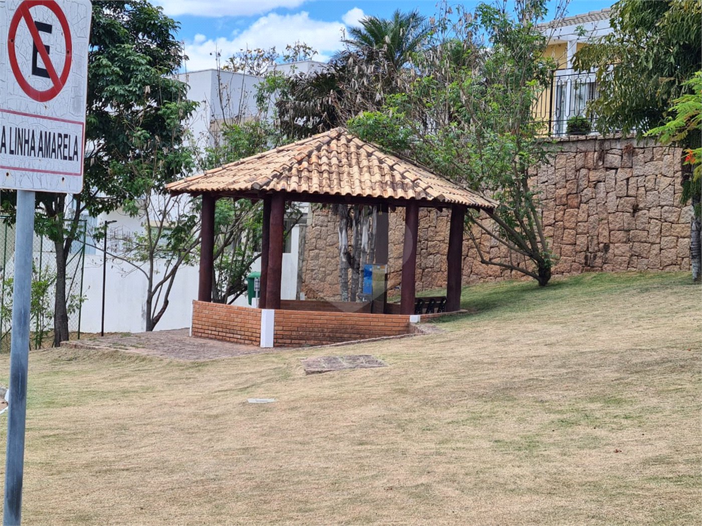 Casa à venda com 3 suítes no condomínio Terras de São Francisco, Vinhedo - SP