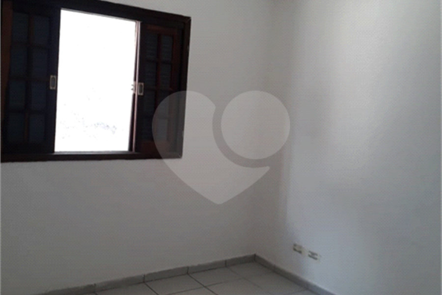 Sobrado à venda com 3 quartos, sendo 1 suíte, em Tremembé, São Paulo, SP