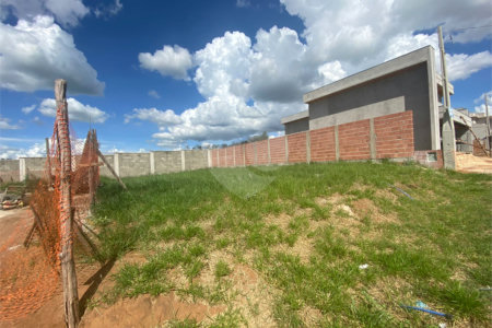 Terreno no Residencial Villeneuve