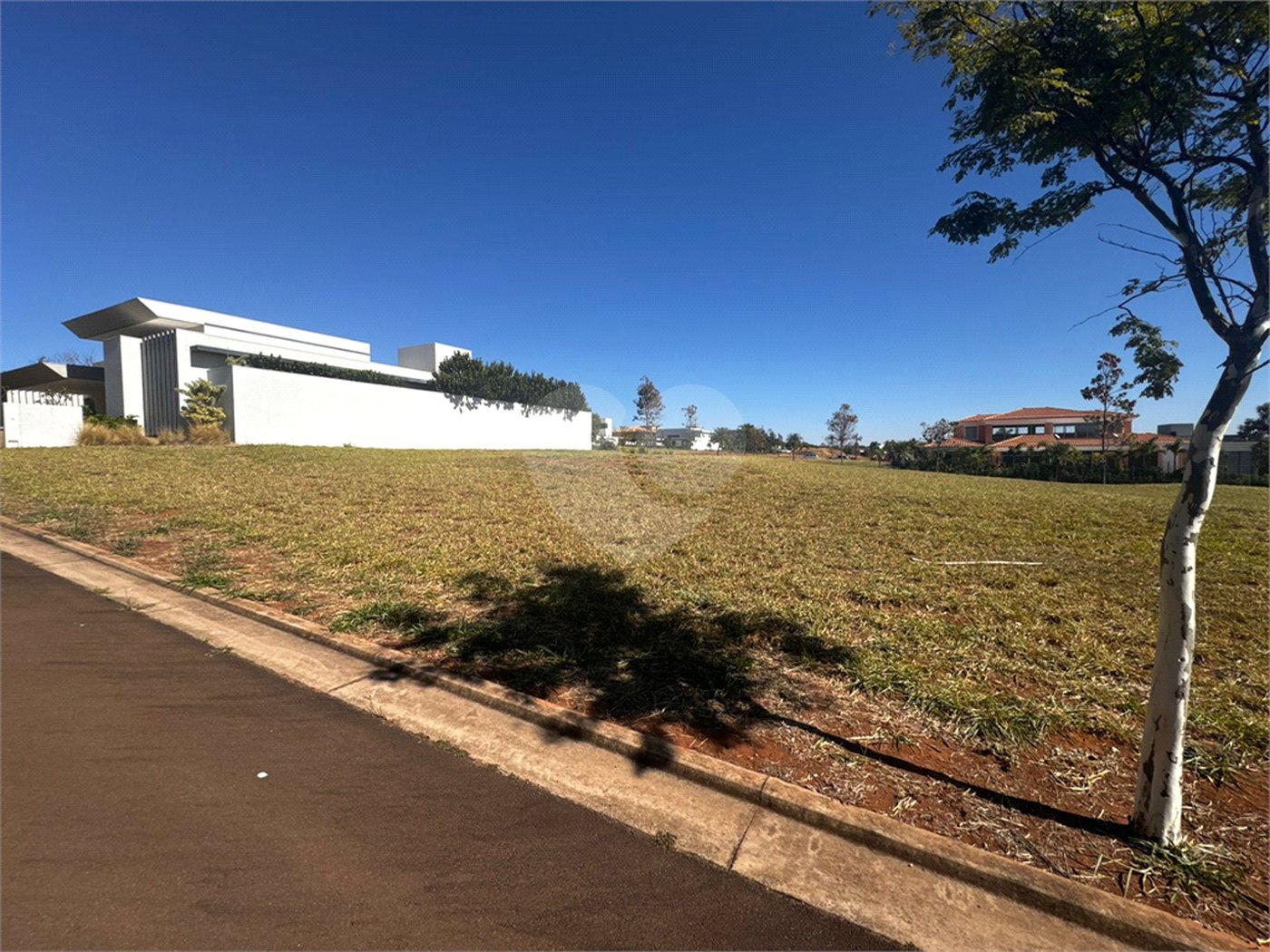 Terreno para venda no condomínio de alto padrão Damha Golf