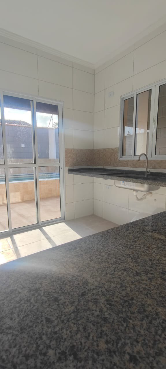 Casa à venda com 2 quartos, sendo 1 suíte, em Nova Itanhaém, Itanhaém - SP