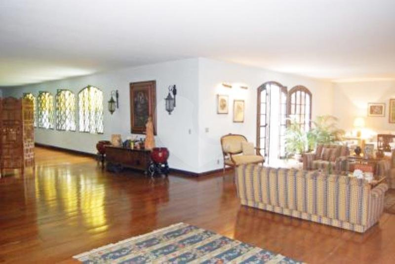 Casa à venda com 5 quartos, sendo 4 suítes, em Alto da Boa Vista, São Paulo, SP