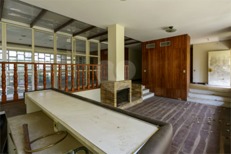 Casa à venda com 5 quartos, sendo 3 suítes, no condomínio Chácara Flora, São Paulo - SP