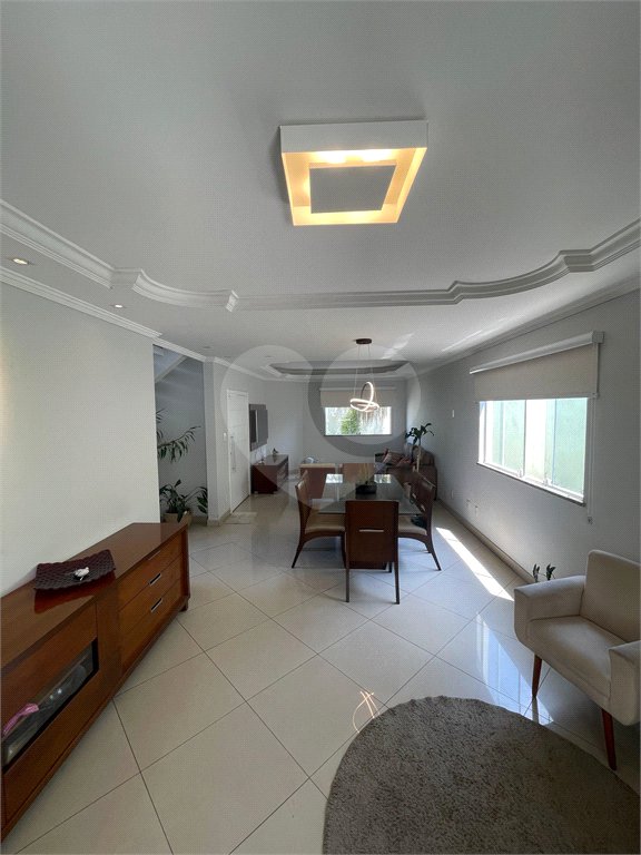 Casa à venda com 5 quartos, sendo 1 suíte, no condomínio Residencial Green Ville, Rio de Janeiro - RJ