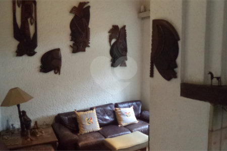 Sobrado à venda com 6 quartos, sendo 2 suítes,  em Chácara Monte Alegre, São Paulo, SP