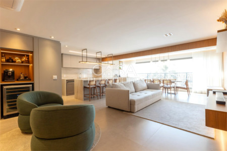 Apartamento à venda com 3 suítes em Moema, São Paulo, SP