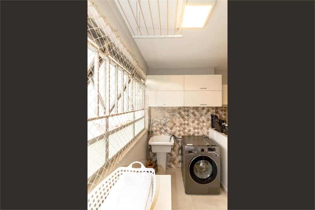 Apartamento à venda com 3 quartos, sendo 1 suíte,  em Moema, São Paulo, SP