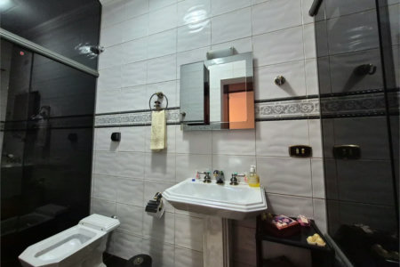 Sobrado à venda com 3 quartos, sendo 1 suíte, em Jardim Sarah, São Paulo, SP