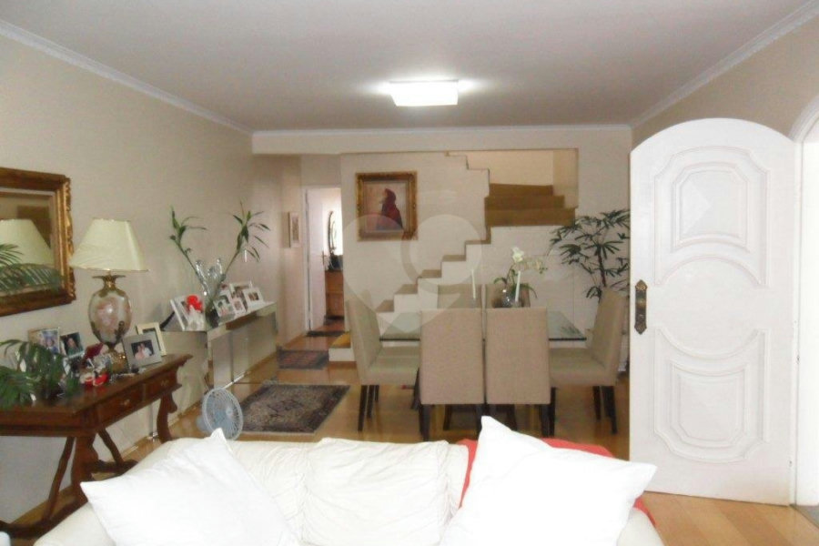 Sobrado à venda com 3 quartos, sendo 1 suíte, em Vila Romero, São Paulo, SP