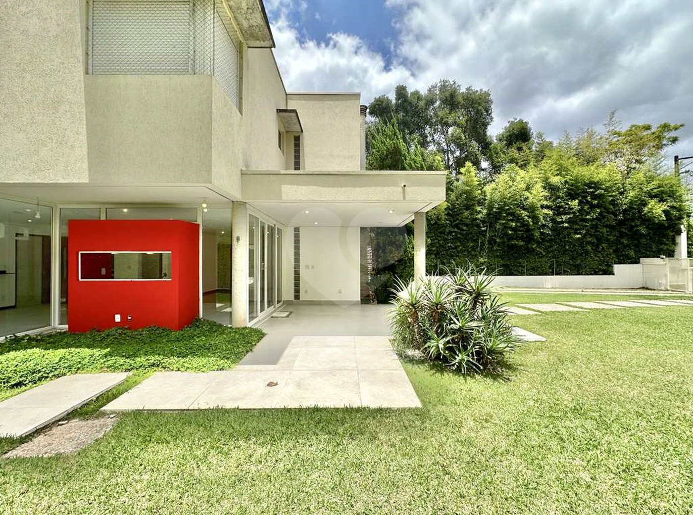 Casa à venda com 4 suítes no condomínio Recanto Impla, Carapicuíba - SP