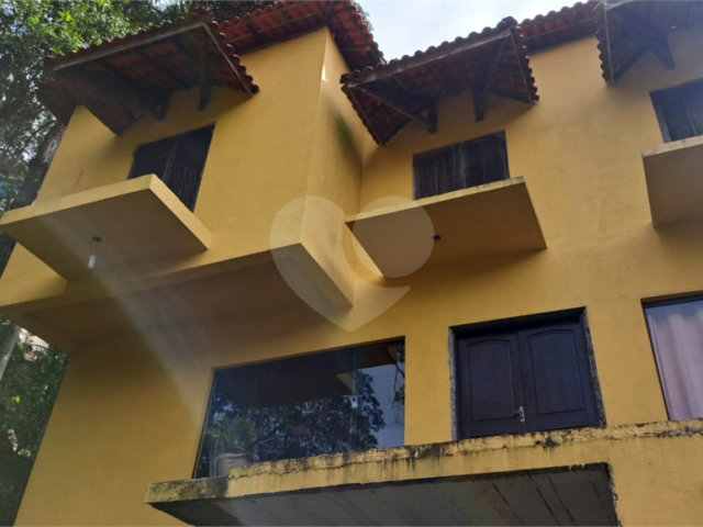 Casa à venda com 3 quartos, sendo 1 suíte,  no condomínio Alpes da Cantareira, Mairiporã - SP