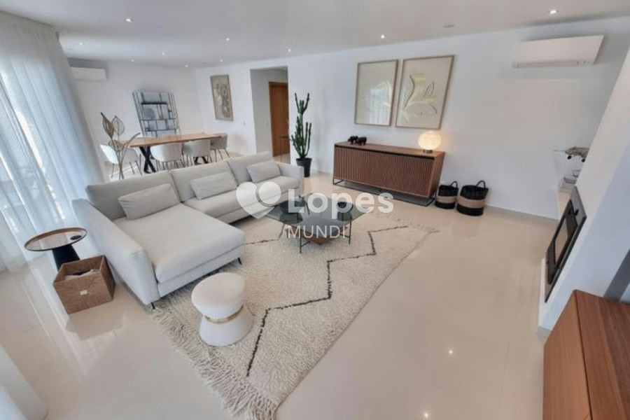 Casa com 4 quartos à venda em Albufeira, Algarve, Portugal – Vista para o mar e piscina