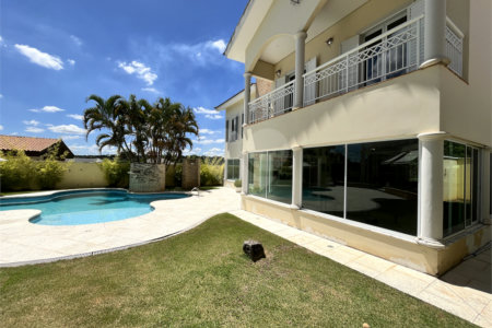 Casa à venda com 5 quartos, sendo 3 suítes,  no condomínio Village Saint Charbel, Araçoiaba da Serra - SP