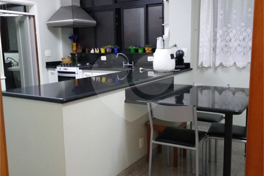 Apartamento à venda com 3 quartos, sendo 1 suíte,  em Bela Vista, São Paulo, SP