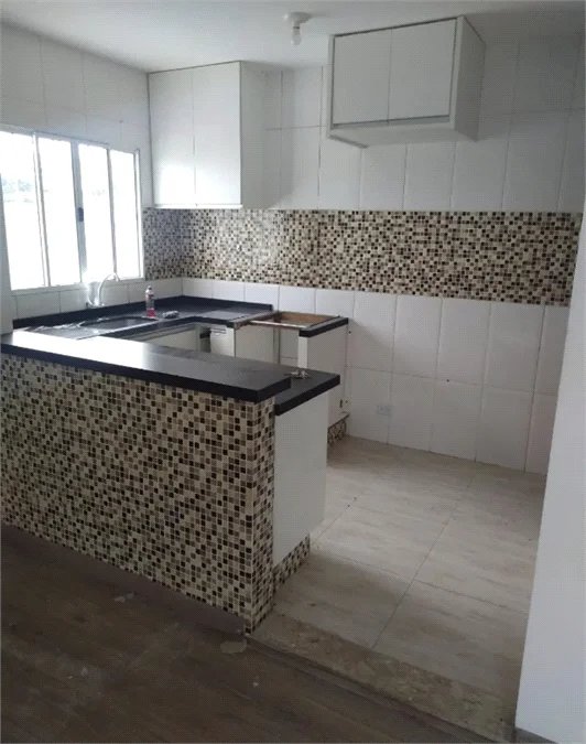 Sobrado à venda com 3 quartos em Jardim Estela Mari, Cotia, SP