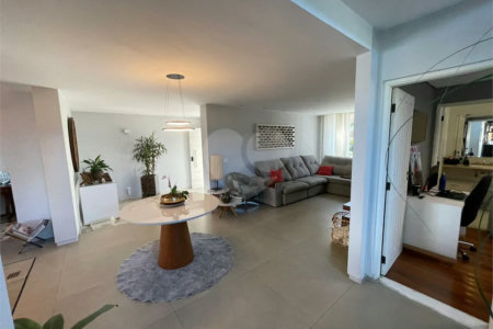 Casa à venda com 4 suítes no condomínio Fechado, São Paulo - SP