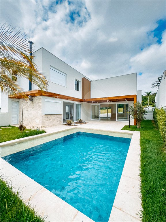 Casa à venda com 4 suítes no condomínio Villa dos Pinheiros, Indaiatuba - SP
