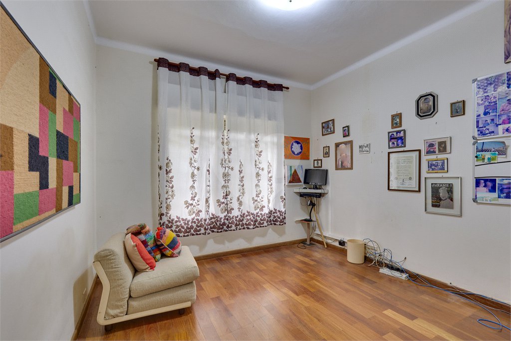 Casa Térrea à venda ou para alugar com 5 quartos, sendo 2 suítes, em Granja Julieta, São Paulo, SP