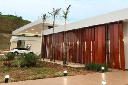 Casa à venda com 3 quartos, sendo 1 suíte,  no condomínio Residencial Club Entresseras, Santa Isabel - SP