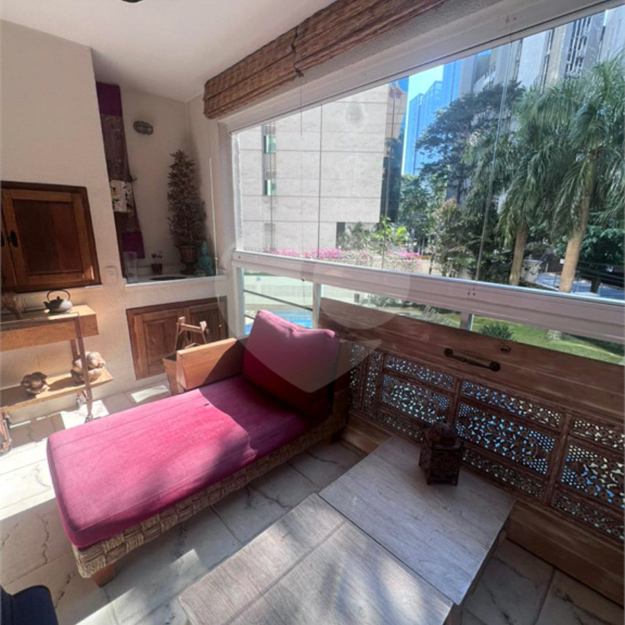 Apartamento à venda com 3 quartos, sendo 1 suíte, em Vila Olímpia, São Paulo, SP