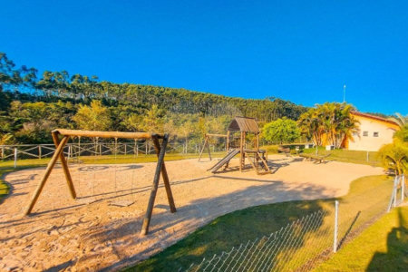 Casa à venda com 3 quartos, sendo 1 suíte, no condomínio Residencial Fazenda Alta Vista, Salto de Pirapora - SP