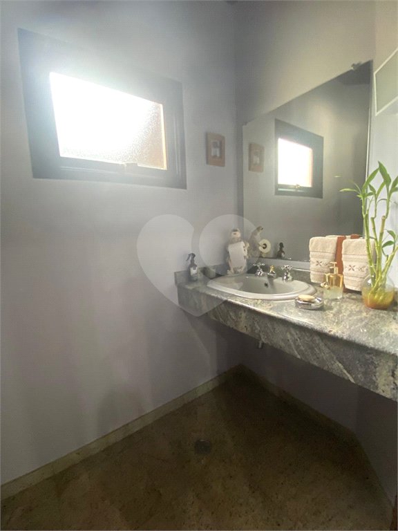 Casa à venda com 4 suítes no condomínio Vale da Santa Fé, Vinhedo - SP