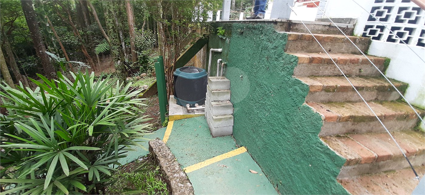 Sobrado à venda com 4 quartos, sendo 3 suítes, em Serra da Cantareira, Mairiporã, SP
