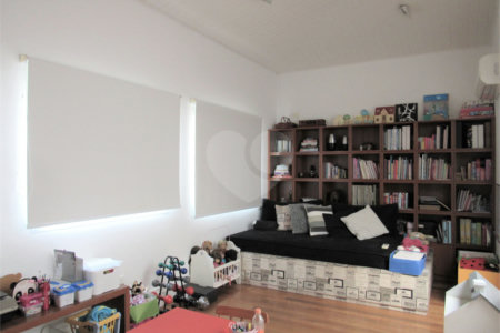 Casa à venda com 4 suítes no condomínio Dolce Villa, São Paulo - SP